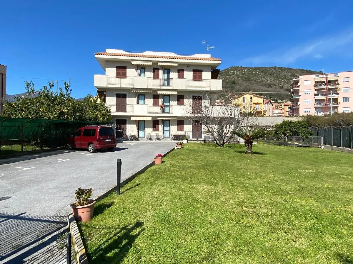 I Fiori Di Pietra Aparthotel Pietra Ligure
