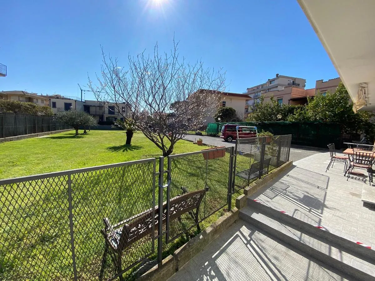 I Fiori Di Pietra Aparthotel Pietra Ligure 0*,