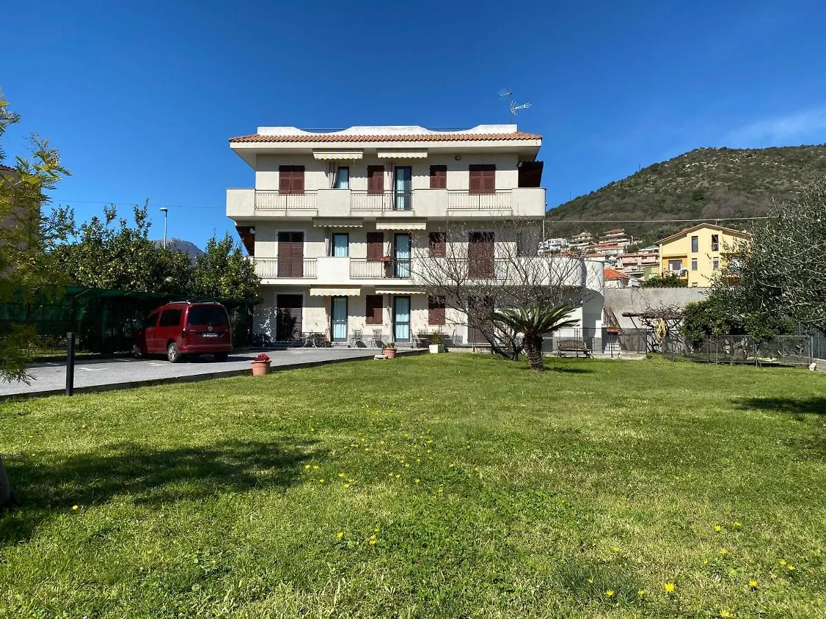 I Fiori Di Pietra Aparthotel Pietra Ligure