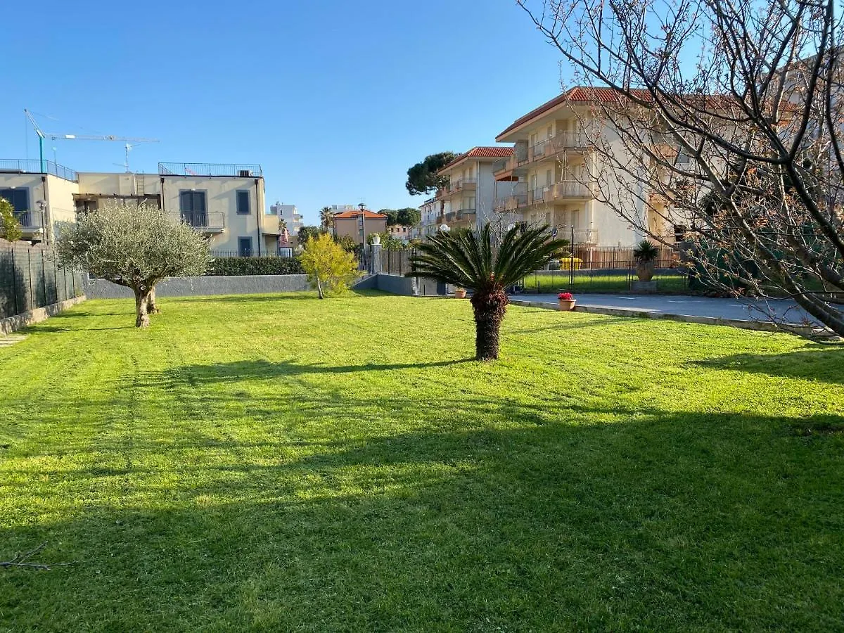 I Fiori Di Pietra Aparthotel Pietra Ligure